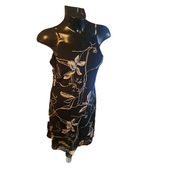 SPRING SALE! Three Sz 8 Beautiful Black-White Lightweight dresses- LOT 4 - Picture 6 of 10